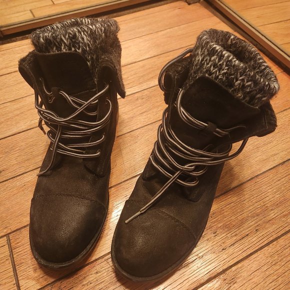 SOCKS'N'BOOTS - Picture 1 of 4